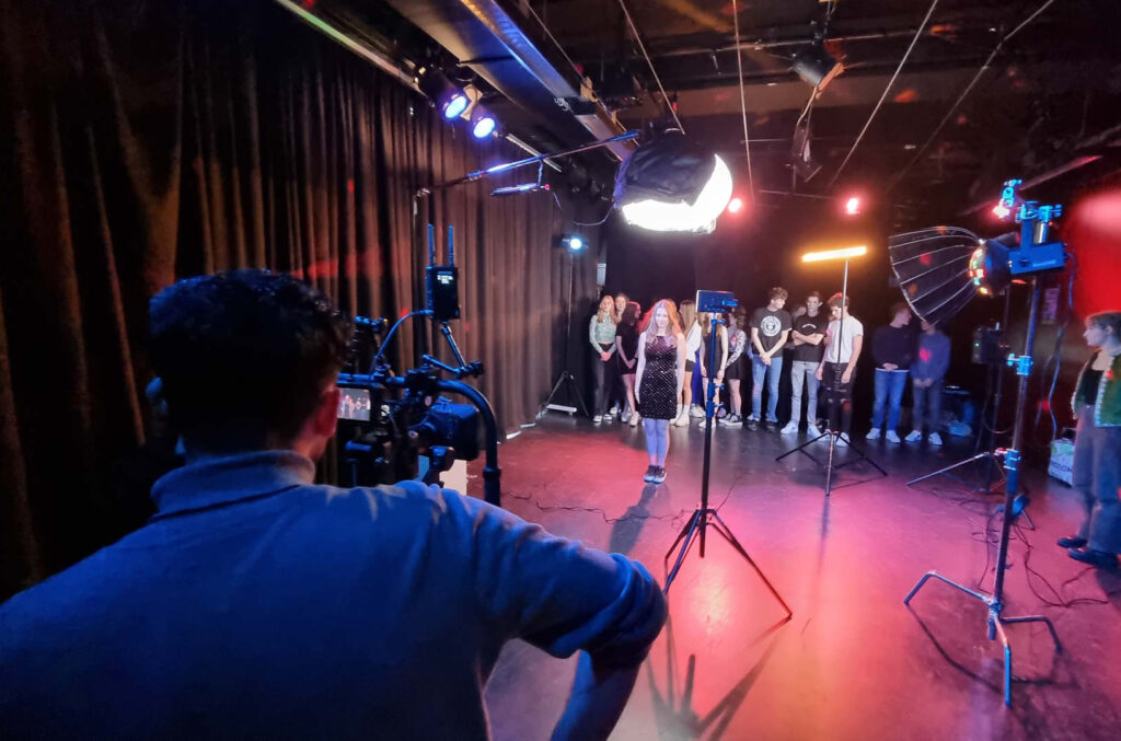 schoolpromotie op emotioneel niveau bij het filmkantoor